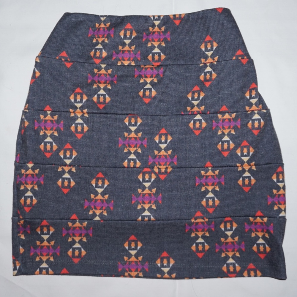 Patterned Skirt -tight, short & stretchy - Picture 2 of 2